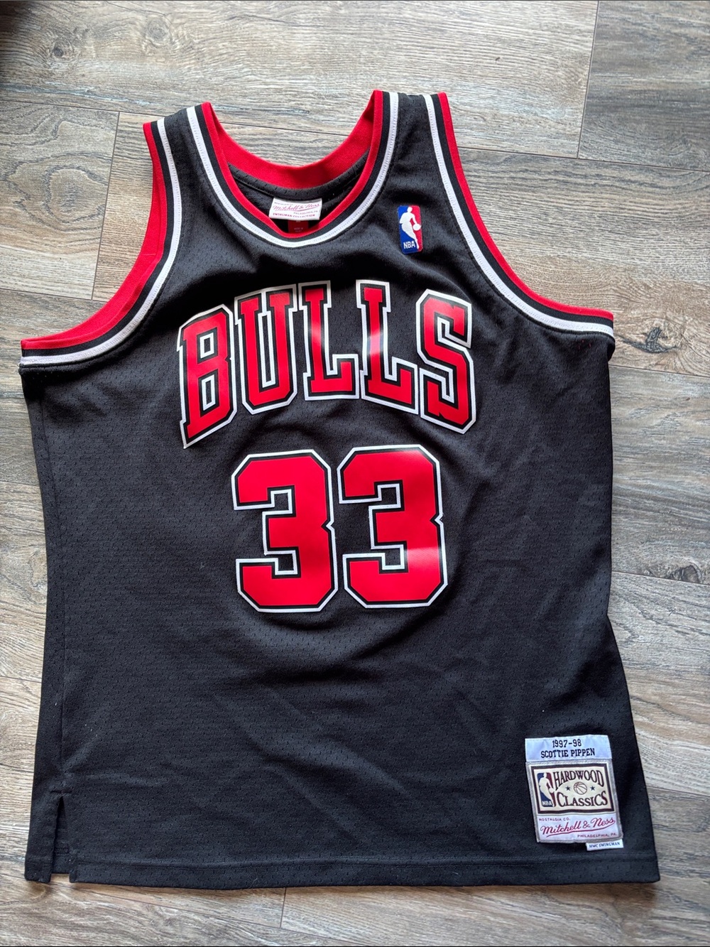 VINTAGE Mitchell & Ness Chicago Bulls Black/Red #33 Jersey